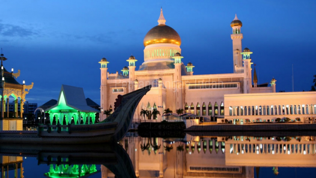 Tempat Wisata Berkonsep Syariah di Indonesia yang Wajib Dikunjungi