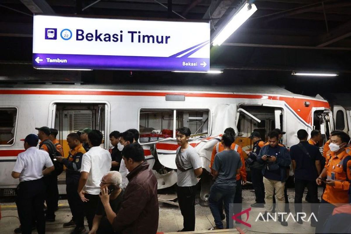 Kecelakaan-Kereta-Api-Di-Bekasi-Timur-270426-dra-11