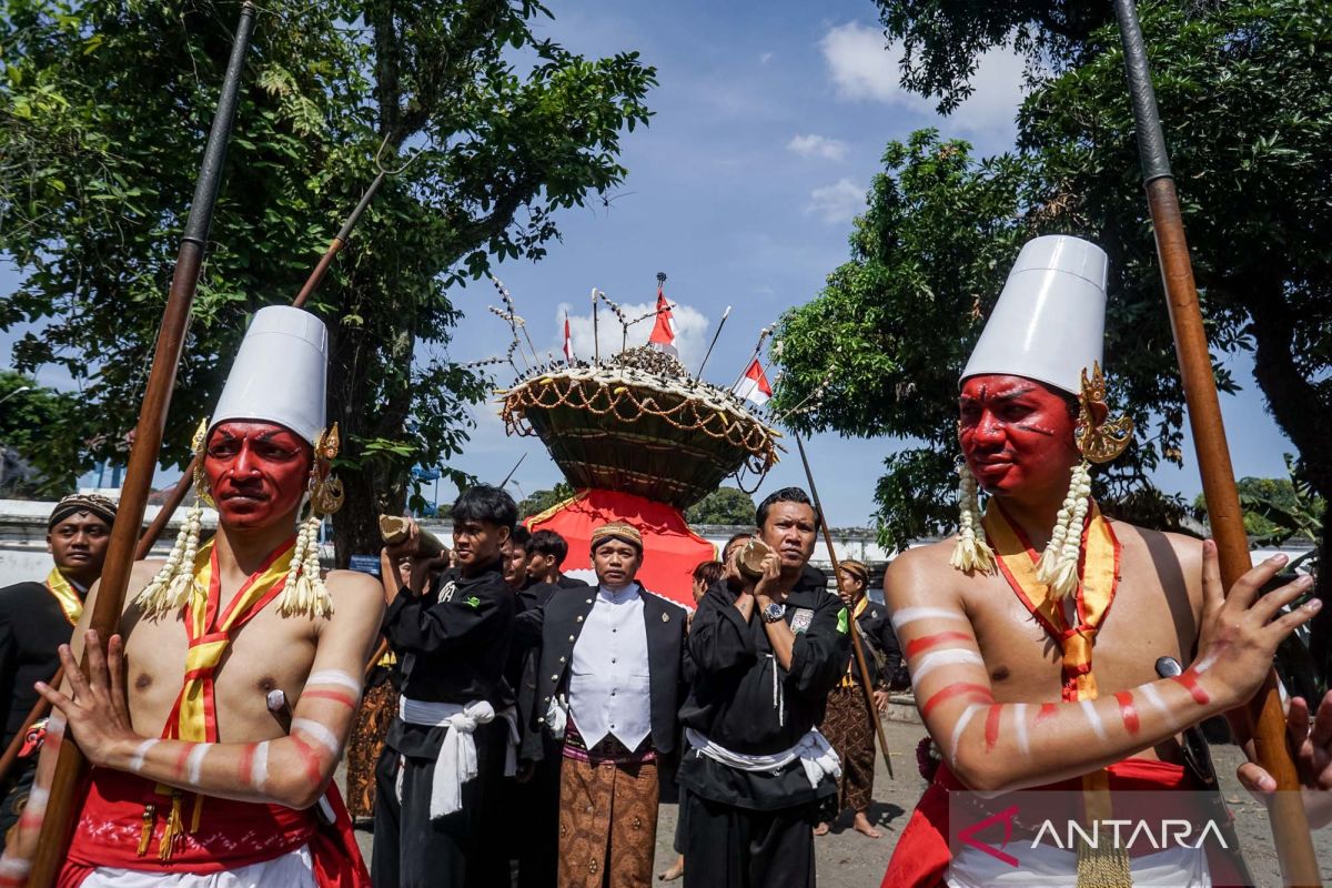 tradisi-grebeg-besar-keraton-kasunana-solo-270526-yud-2