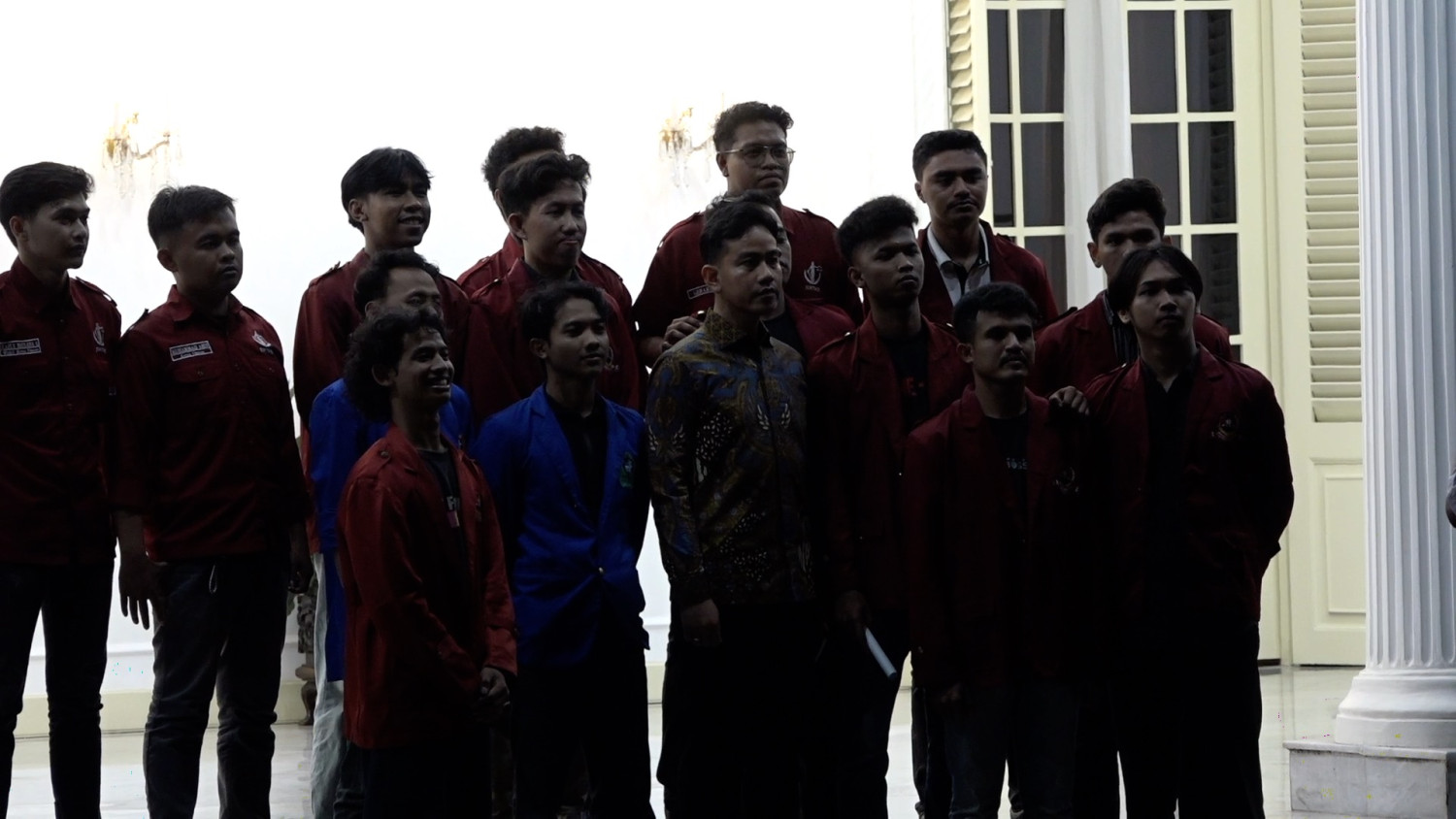 GIBRAN-TERIMA-PERWAKILAN-MAHASISWA-PESERTA-AKSI-DI-ISTANA-WAPRES