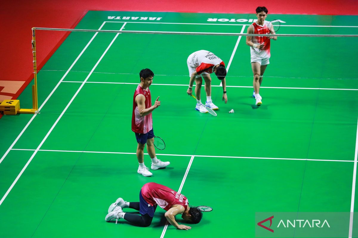 Goh-dan-Izzuddin-juara-ganda-putra-Indonesia-Open-2026-070626-Ada-1