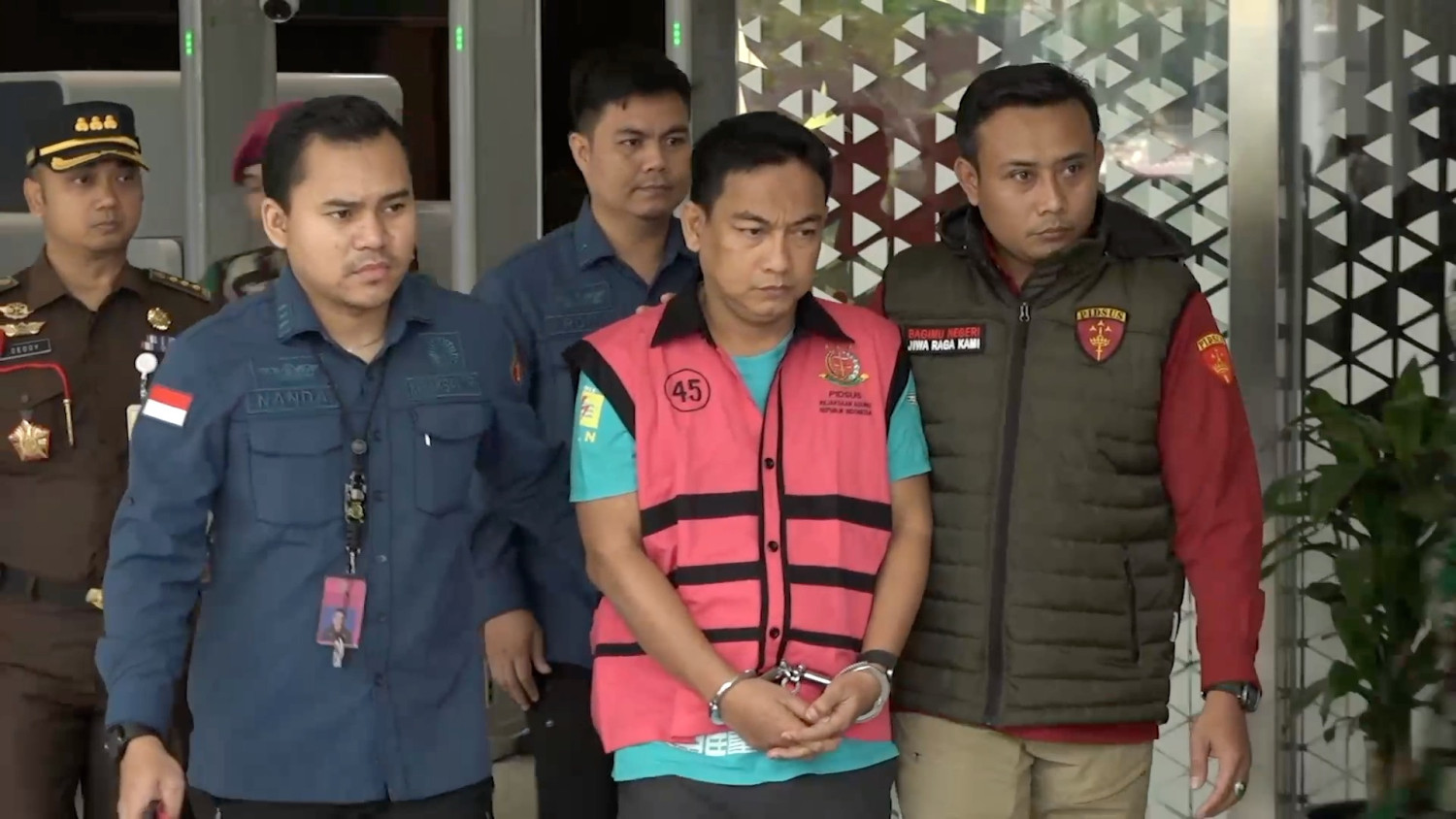 KETUA-OMBUDSMAN-RI-HERY-SUSANTO-DIBERHENTIKAN-DENGAN-TIDAK-HORMAT