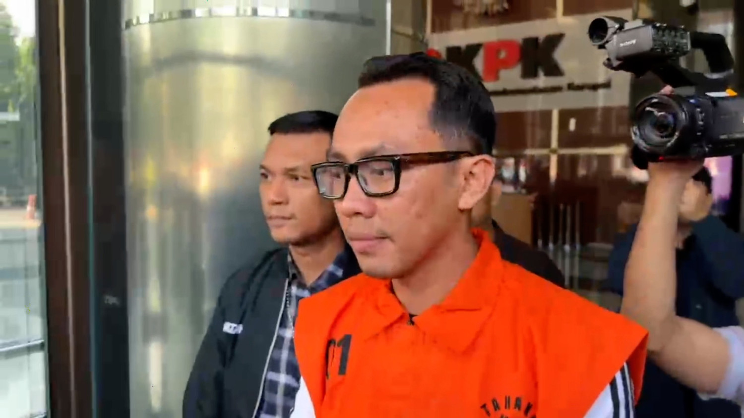 KPK-TAHAN-KETUA-TIM-PEMERIKSAAN-BPK-SUMSEL-USAI-OTT-MUARA-ENIM