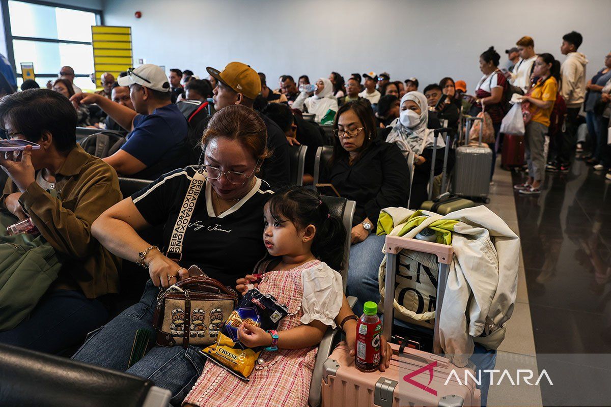 REACTIONS_AFTER_MAGNITUDE_78_EARTHQUAKE_STRIKES_SOUTHERN_PHILIPPINES