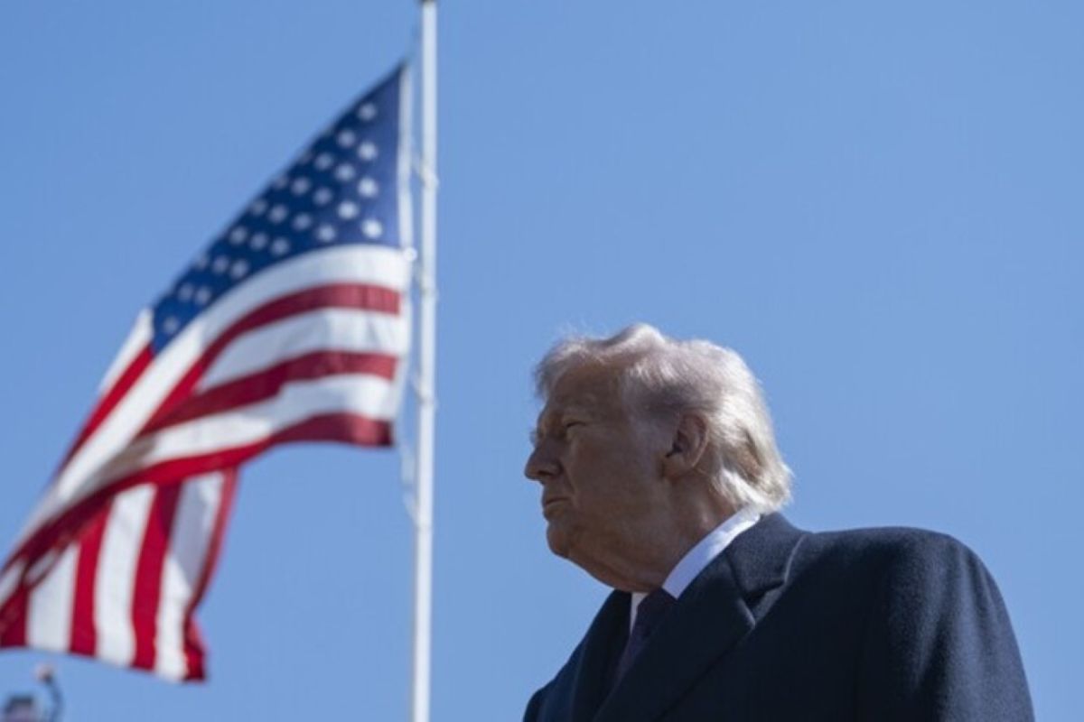 Trump-dan-bendera-AS