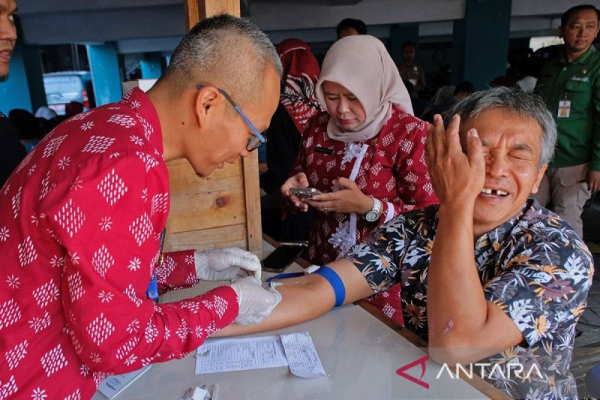 cek-kesehatan-gratis-bagi-pegawai-dinkominfo-dan-wartawan-2802305