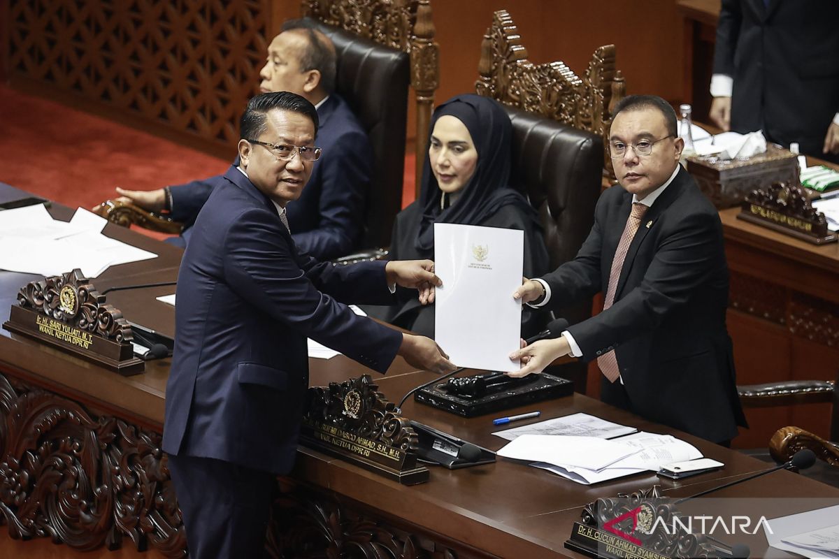 dpr-setujui-ruu-polri-jadi-undang-undang-2802316