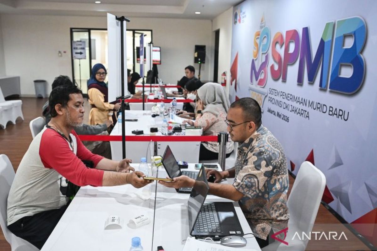 posko-pelayanan-penerimaan-murid-baru-di-jakarta-2792371